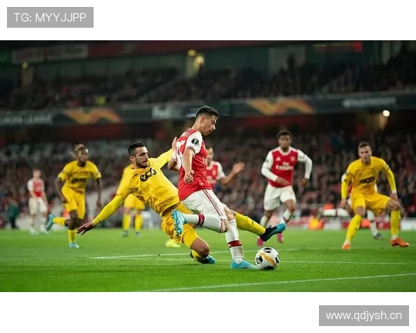 库杜斯与马丁内利：冲击型边锋的战术角色对比